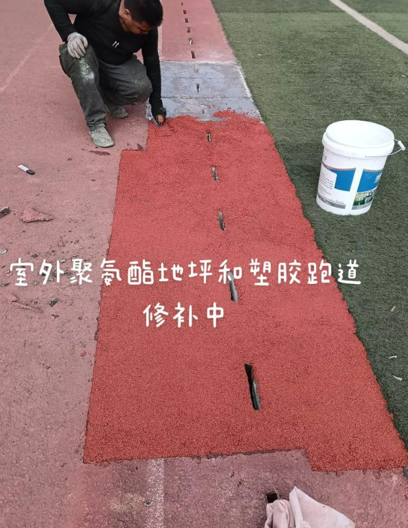 细水乡球场地面翻新维修，核心是先诊断破损
